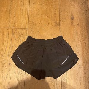 Lululemon hotty hot short 2.5”